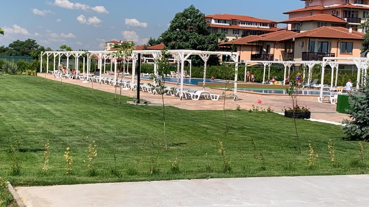 Apartcomplex Chateau 아헬로이 외부 사진
