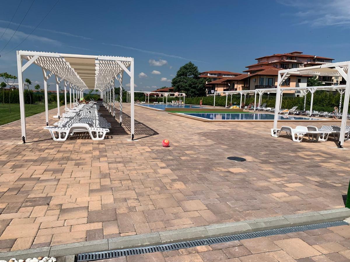 Apartcomplex Chateau 아헬로이 외부 사진