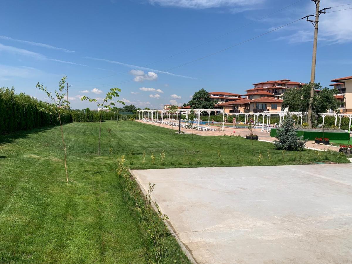 Apartcomplex Chateau 아헬로이 외부 사진