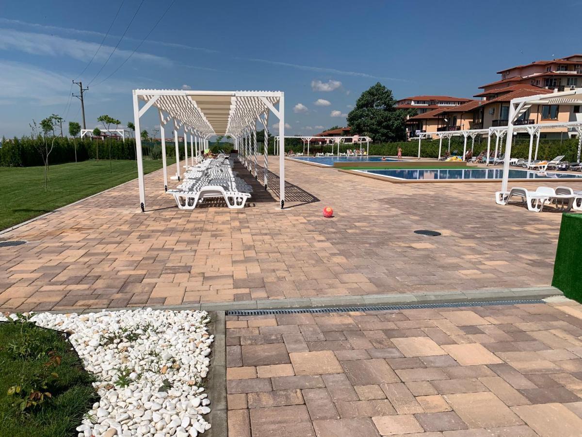 Apartcomplex Chateau 아헬로이 외부 사진