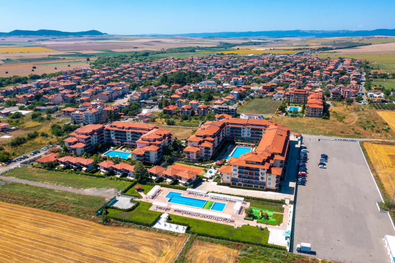 Apartcomplex Chateau 아헬로이 외부 사진