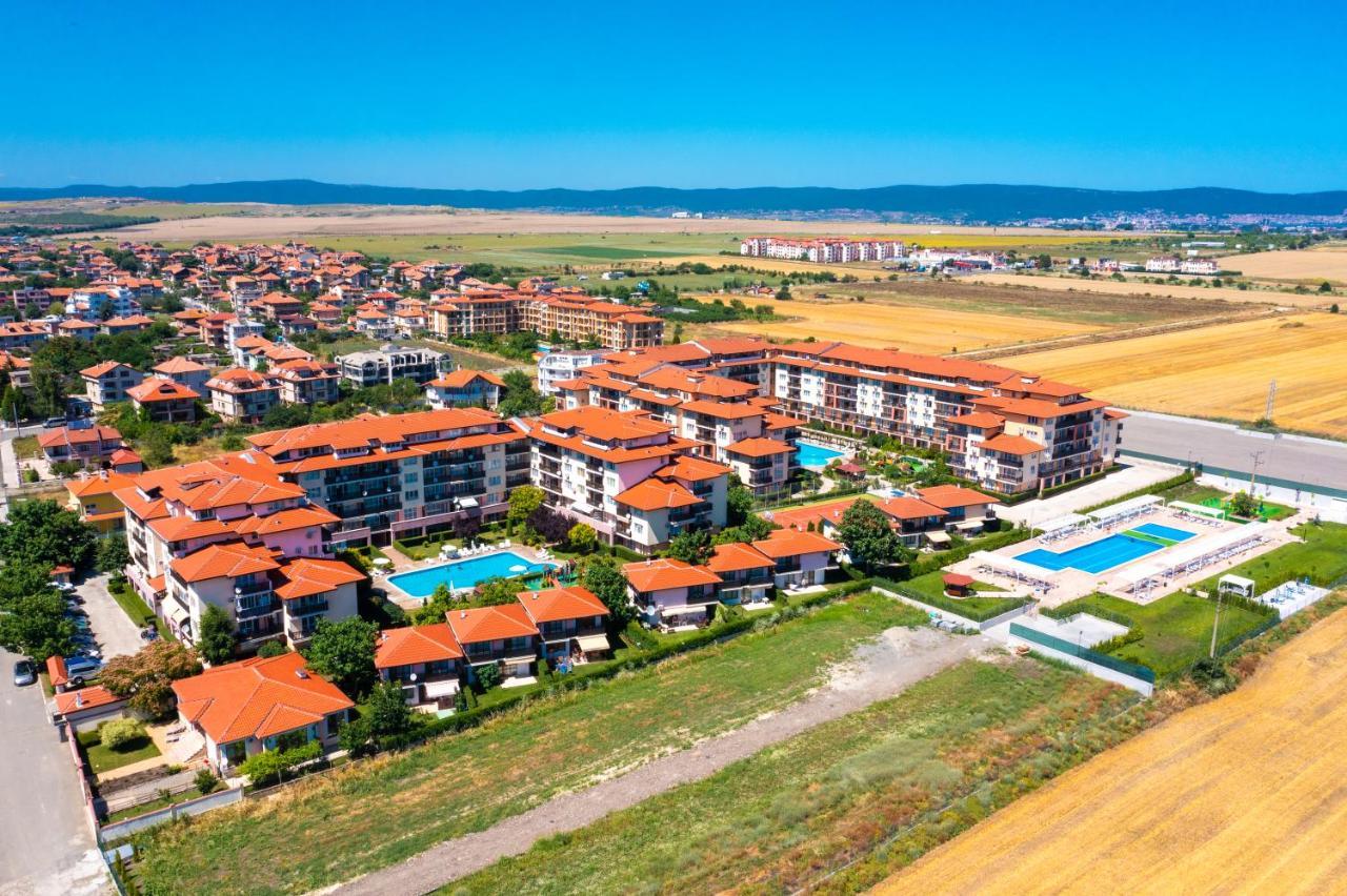 Apartcomplex Chateau 아헬로이 외부 사진