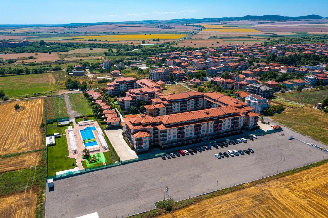 Apartcomplex Chateau 아헬로이 외부 사진