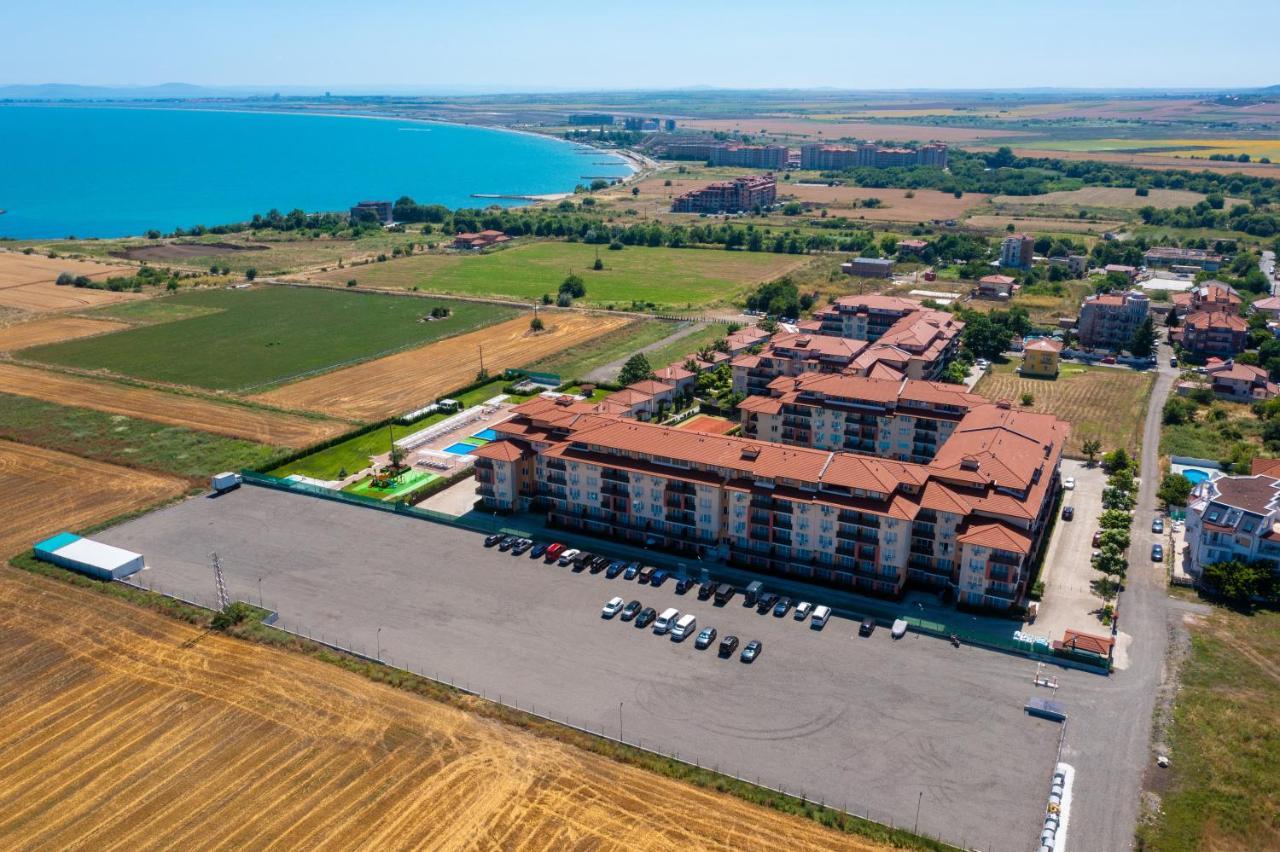 Apartcomplex Chateau 아헬로이 외부 사진