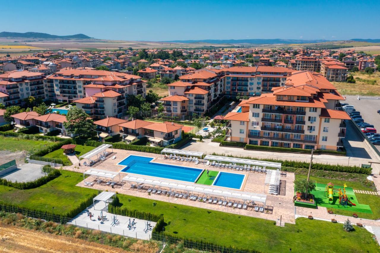 Apartcomplex Chateau 아헬로이 외부 사진