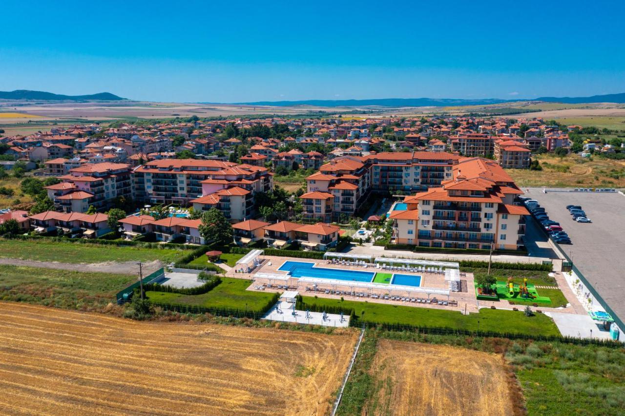 Apartcomplex Chateau 아헬로이 외부 사진