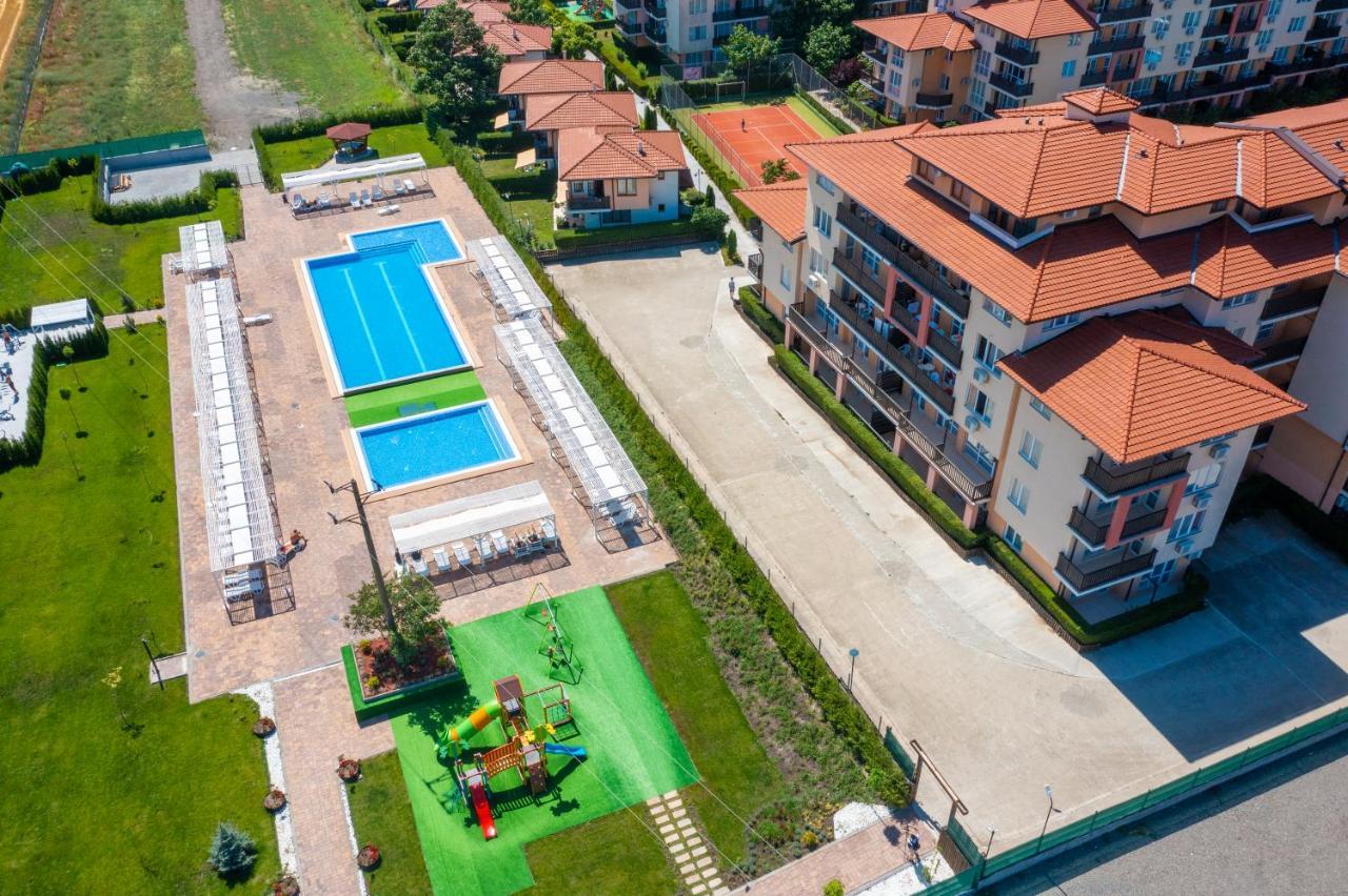 Apartcomplex Chateau 아헬로이 외부 사진