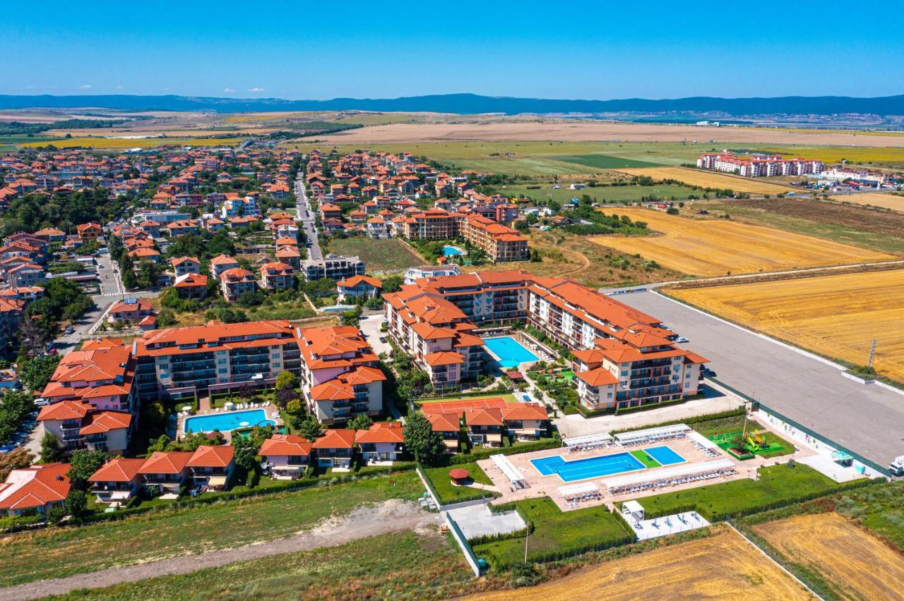 Apartcomplex Chateau 아헬로이 외부 사진