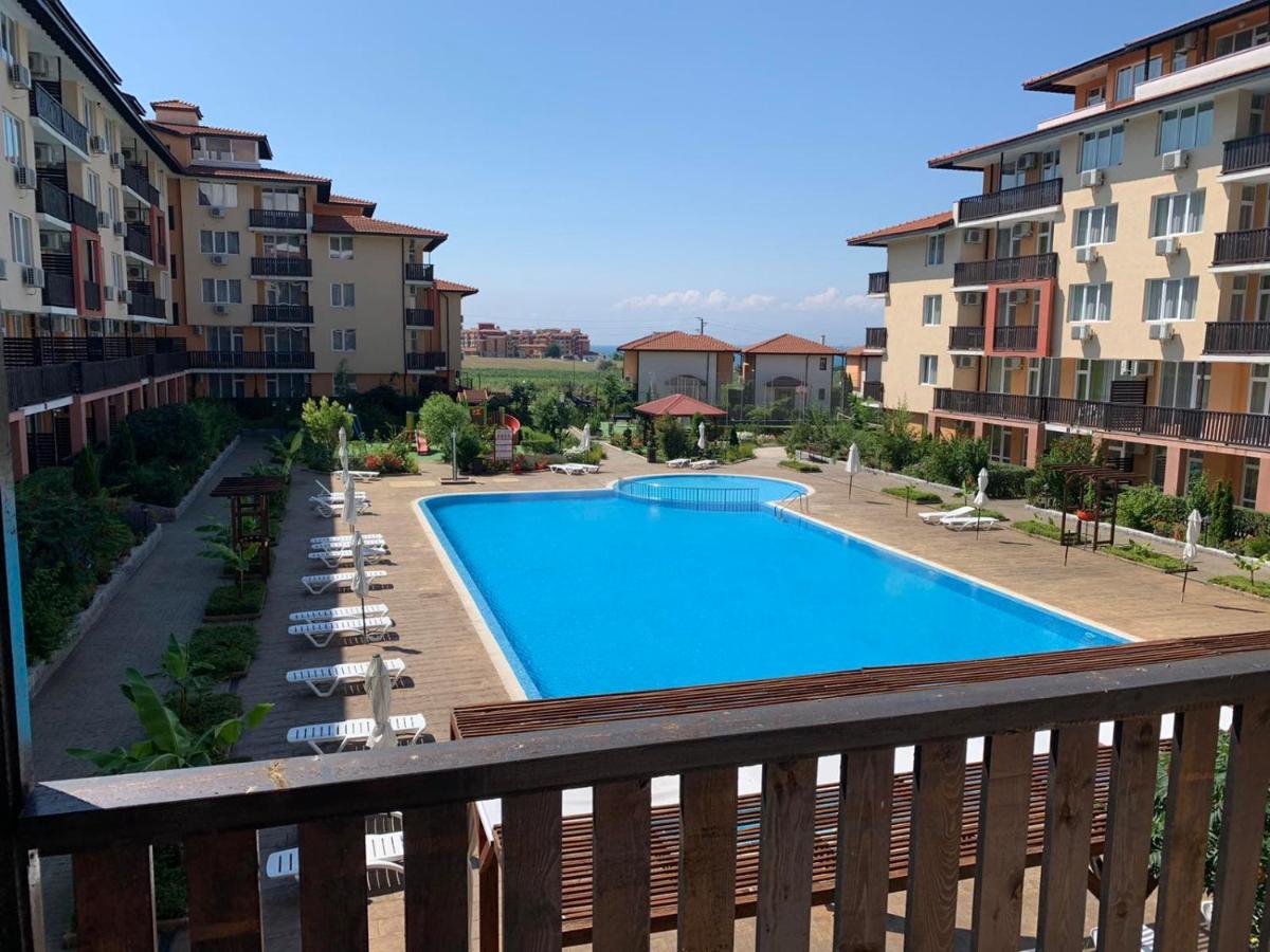 Apartcomplex Chateau 아헬로이 외부 사진