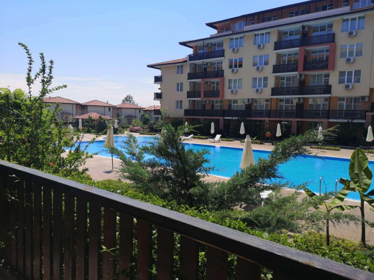Apartcomplex Chateau 아헬로이 외부 사진