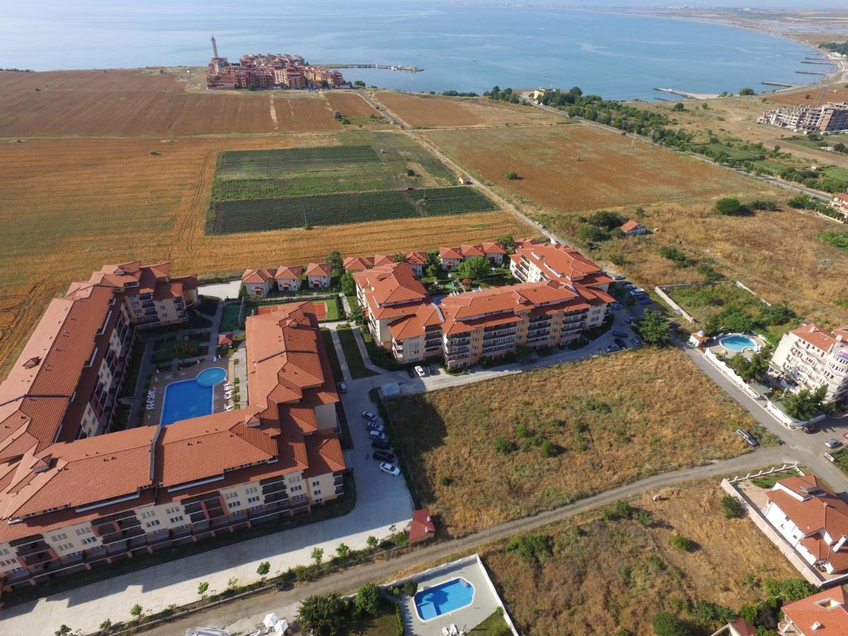 Apartcomplex Chateau 아헬로이 외부 사진
