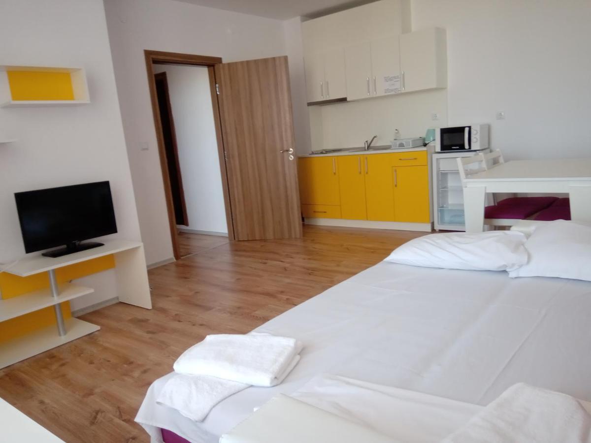 Apartcomplex Chateau 아헬로이 외부 사진