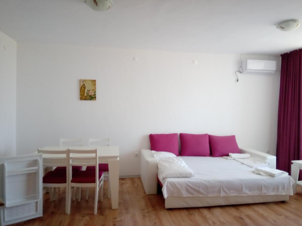 Apartcomplex Chateau 아헬로이 외부 사진
