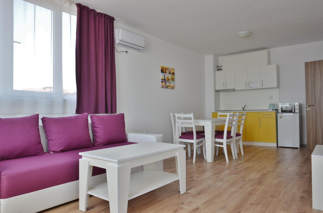 Apartcomplex Chateau 아헬로이 외부 사진