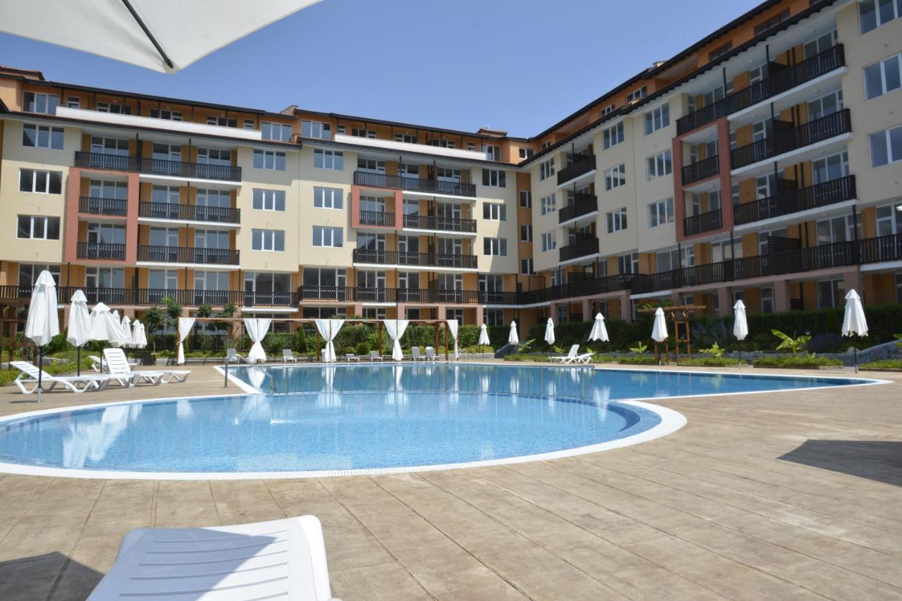 Apartcomplex Chateau 아헬로이 외부 사진