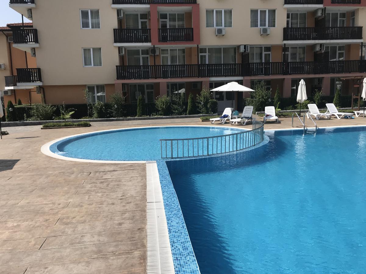 Apartcomplex Chateau 아헬로이 외부 사진